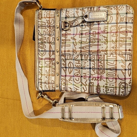 Coach Tattersall Graffiti Swingpack No. KO868-42239 EUC - Picture 2 of 15